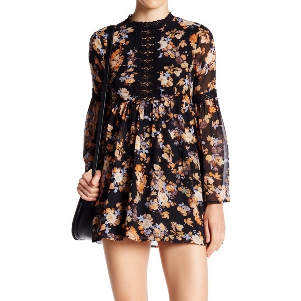 *NWT* Whyte Eyelash Floral Print Romance Dress